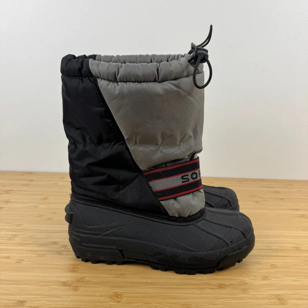Sorel Snow Chariot Kids Winter Boots Black Gray Size‎ 6 Youth LY1650
